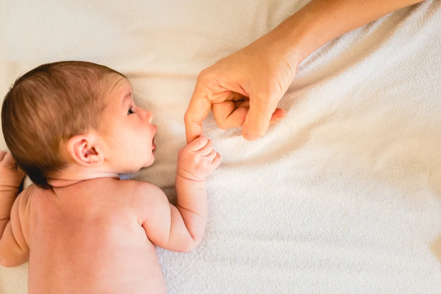 baby-smacking-lips-while-sleeping