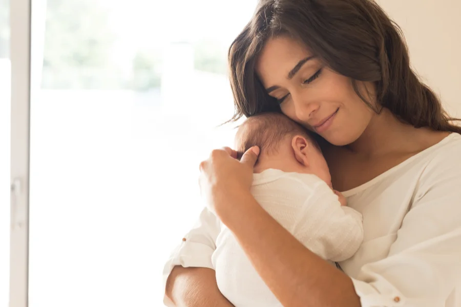 baby-smacking-lips-while-sleeping